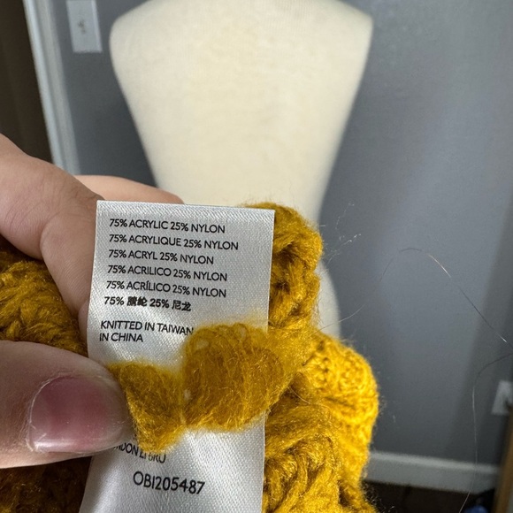 Women's Mustard Knit Sweater‎ - Picture 5 of 5